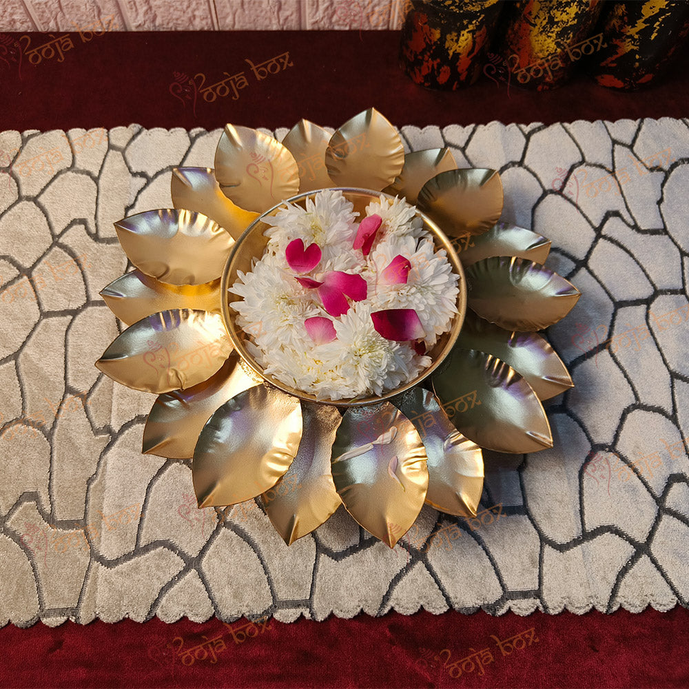 Decorative Gold Leaf Design Urli