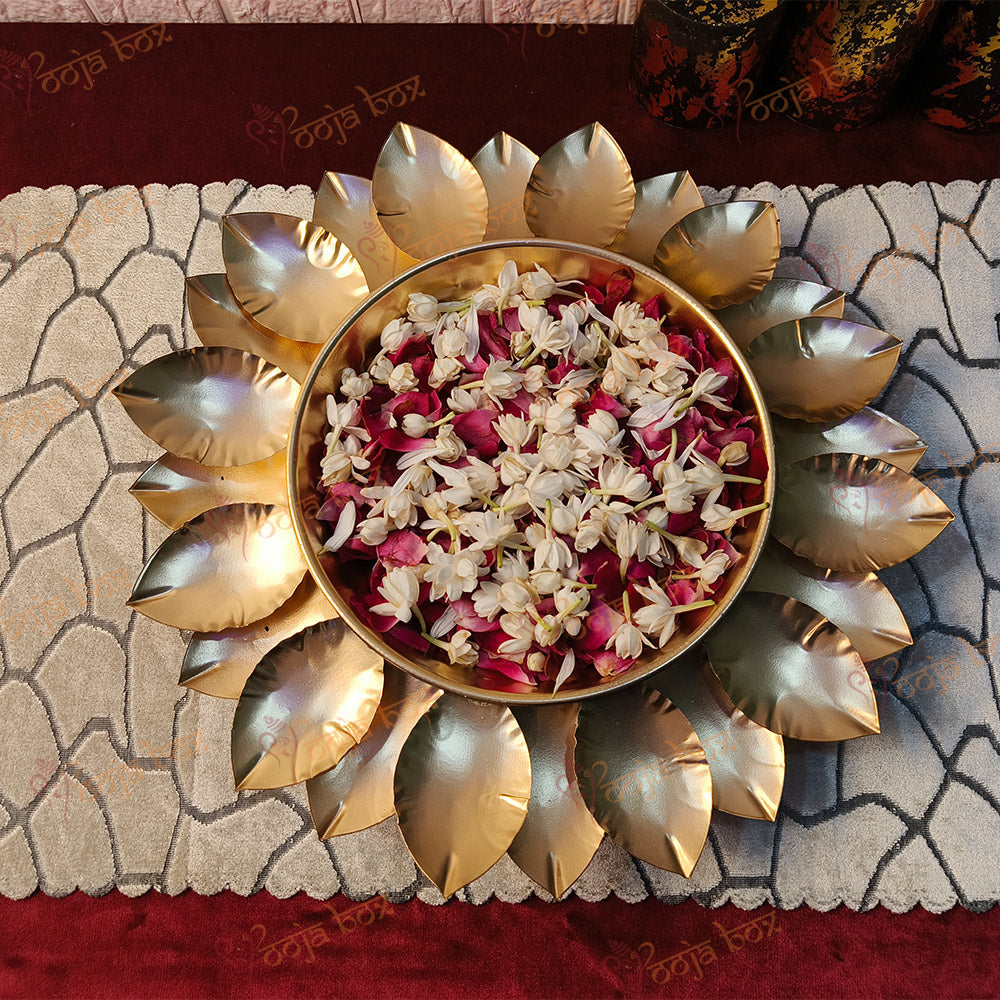 Decorative Gold Leaf Design Urli