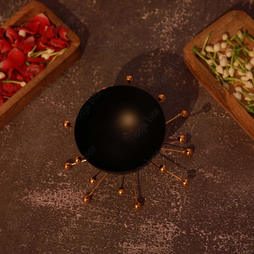 Modern Bowl With Decorative Brass Stand