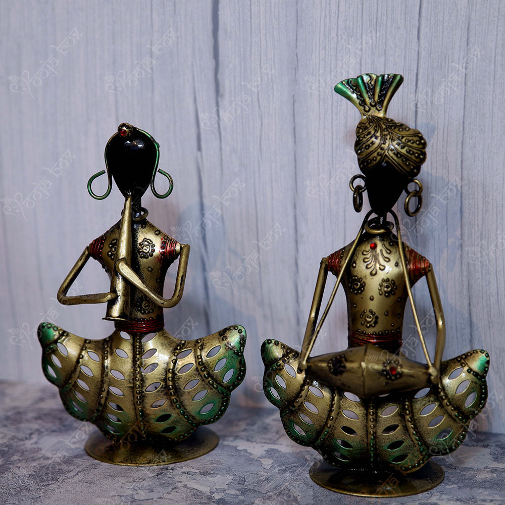 Clarinet Lady and Dholak Man Artist Statue